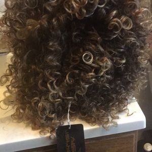 Curly wig